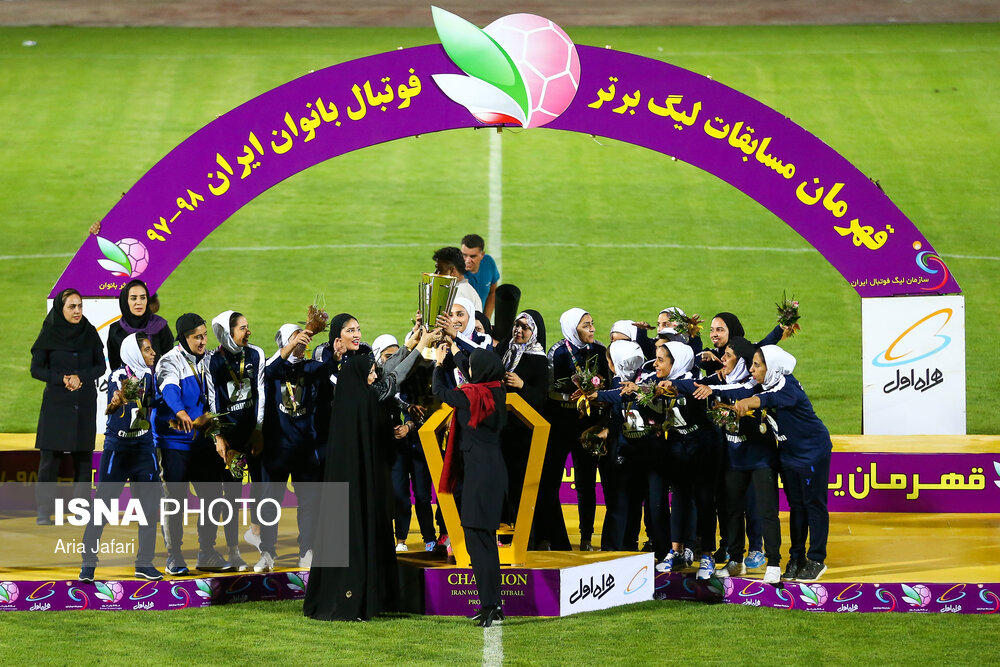شهرداری بم قهرمان لیگ فوتبال بانوان ایران شد شهرداری بم قهرمان لیگ فوتبال بانوان ایران شد