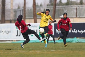 ادامه صدرنشینی خاتون بم در فوتبال زنان/ دختران نیشابور از لیگ حذف می‌شوند؟