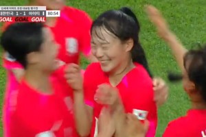 شادی بعد از گل خانم فوتبالیست! + فیلم