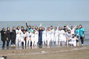 تمرین پرنشاط دختران سیرجان در سواحل کاسپین