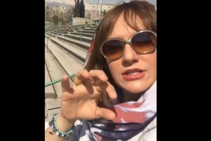 حضور مهناز افشار در ورزشگاه آرارات و حمایت از تیم ملی فوتبال بانوان ایران