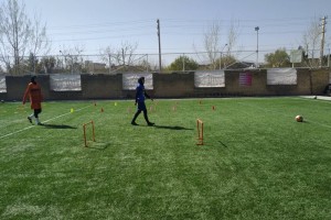 تمرین دختران فوتبالیست کرمانشاه در پارک‌ها!