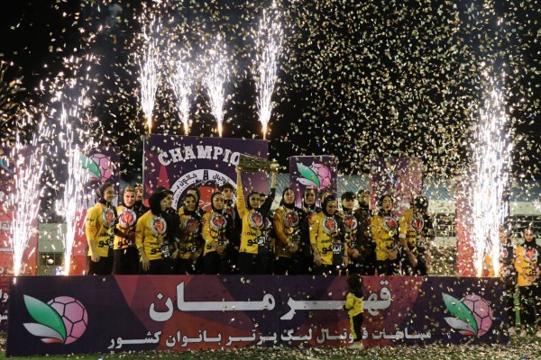 خاتون بم قهرمان ليگ برتر فوتبال زنان ایران شد