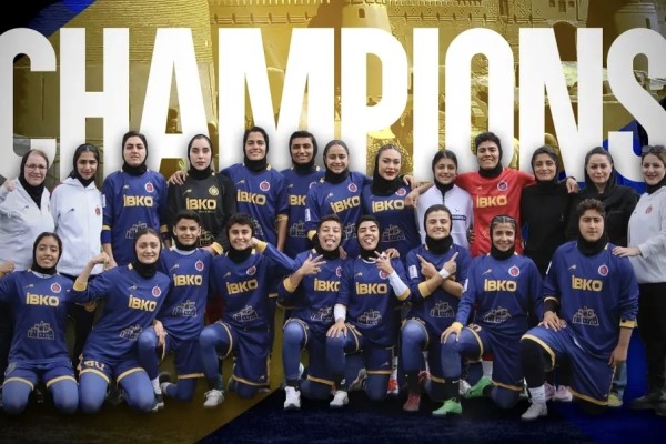 خاتون برای یازدهمین بار جام قهرمانی را بالای سر برد
