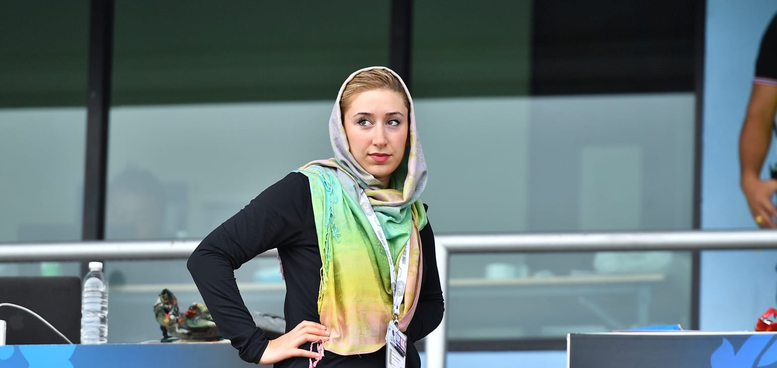از من انتظار دارند بازیکنانی که به سن ۱۹ سالگی رسیده‌اند را «بسازم»!