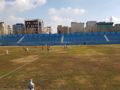 نگهبان ورزشگاه، مانع برگزاری آذرخش و شهرداری سیرجان شد نگهبان ورزشگاه، مانع برگزاری آذرخش و شهرداری سیرجان شد