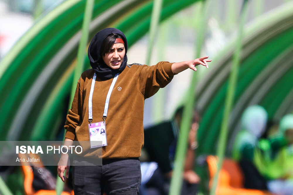 گزارش تصویری دیدار تیمهای ذوب آهن و سپیدار قائمشهر گزارش تصویری دیدار تیمهای ذوب آهن و سپیدار قائمشهر