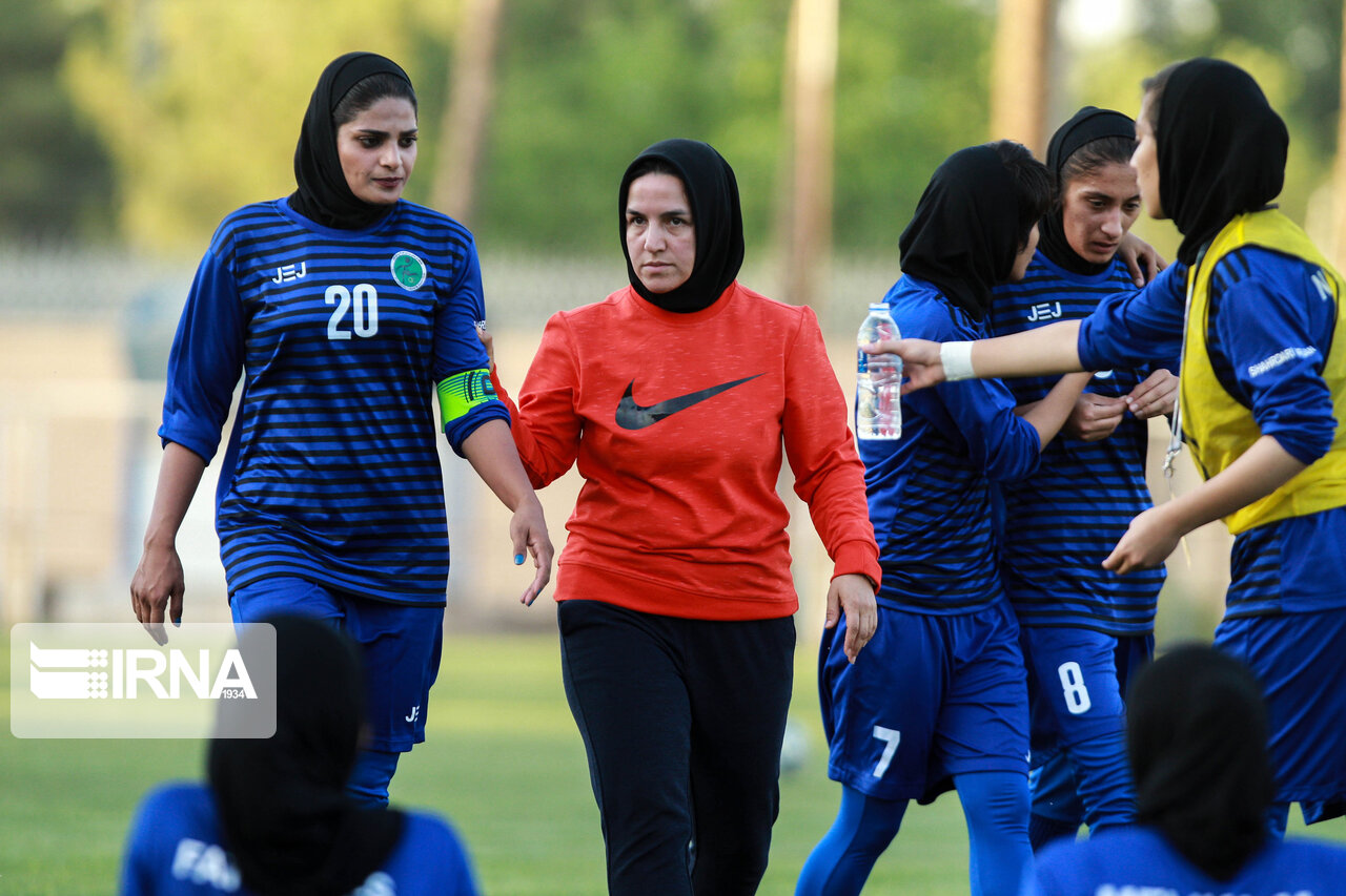 مریم جهان نجاتی: مسئولان فدراسیون اهمیتی به فوتبال زنان نمی‌دهند