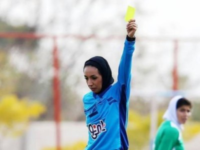 قضاوت مهسا قربانی داور زن فوتبال ایرانی در مسابقات قهرمانی آسیا