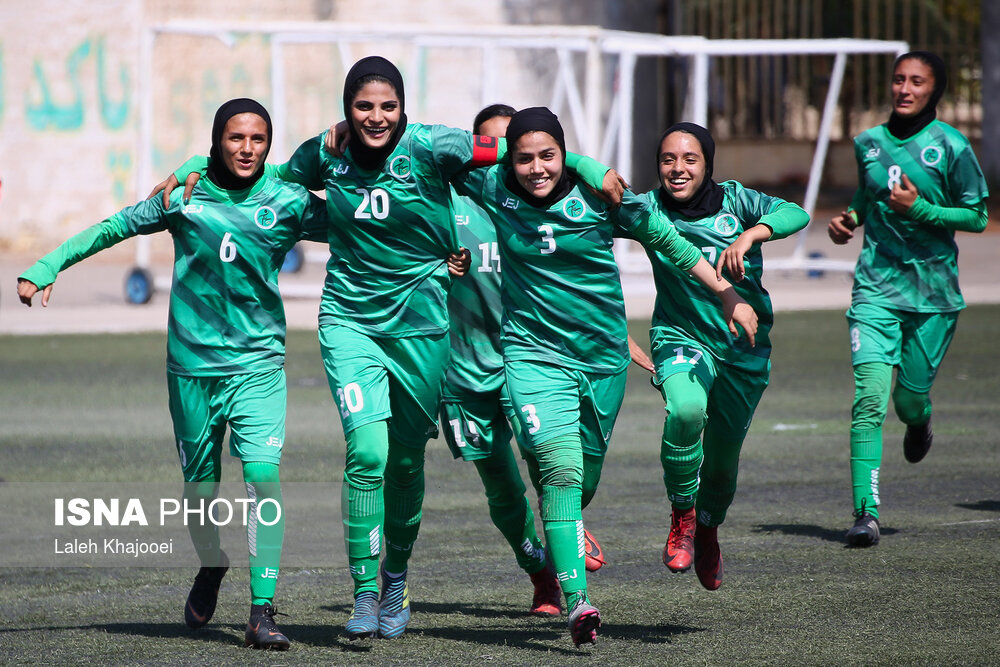 گزارش تصویری دیدار شهرداری سیرجان و هیات فوتبال البرز گزارش تصویری دیدار شهرداری سیرجان و هیات فوتبال البرز