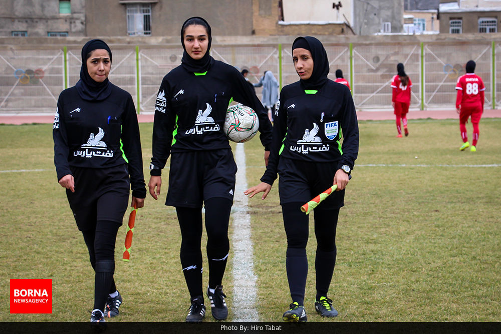 گزارش تصویری دیدار تیم های فوتبال بانوان آذرخش کردستان و ذوب آهن اصفهان گزارش تصویری دیدار تیم های فوتبال بانوان آذرخش کردستان و ذوب آهن اصفهان