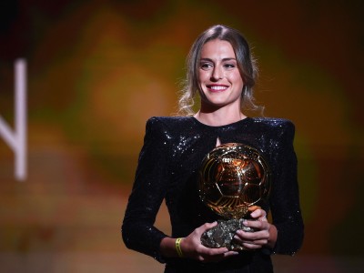 الکسیا پوتیاس برنده توپ طلای فوتبال زنان در سال 2021